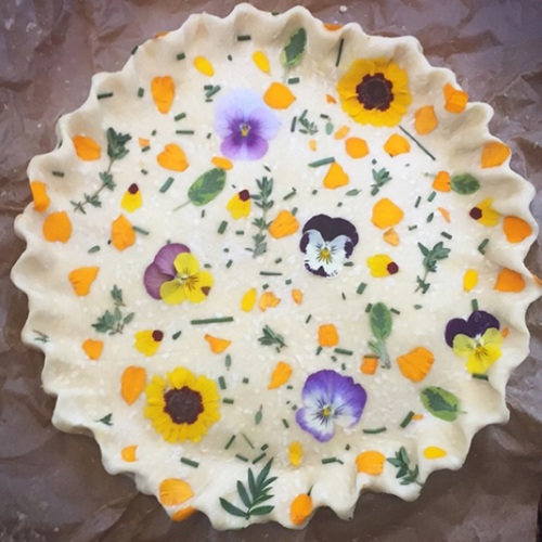 bánh quy với hoa dại nhỏ nhắn