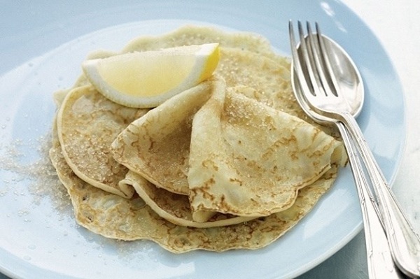 Bánh Pancake với đường 