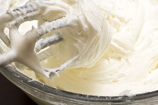 Sử dụng whipping cream và topping cream 