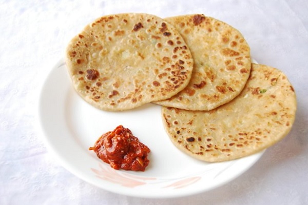 Paratha với xốt tương ớt 