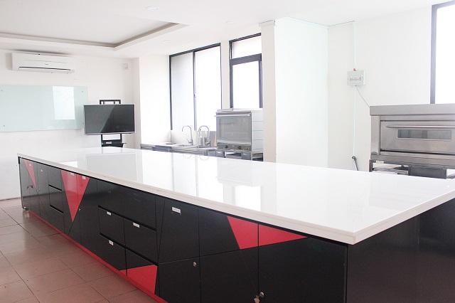 Cơ sở vật chất đầy đủ chuẩn bếp bánh nhà hàng khách sạn 5 sao