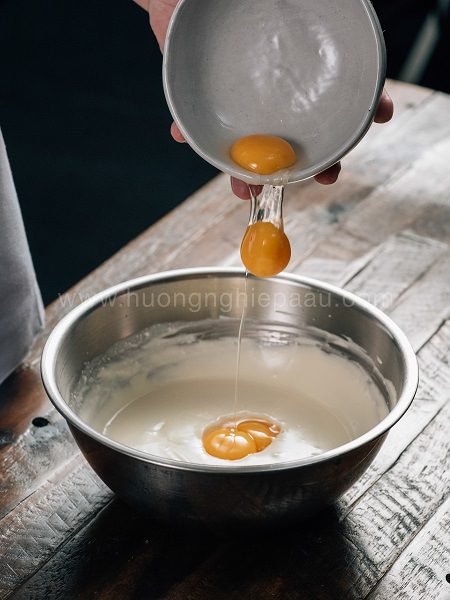phương pháp chiffon đánh nguyên quả trứng
