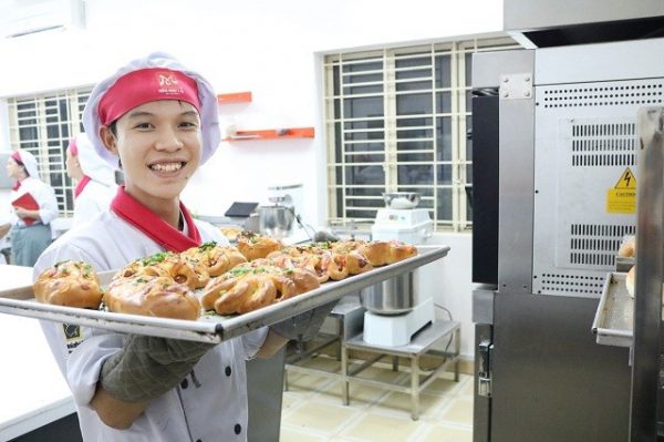 Nam giới có theo được nghề làm bánh