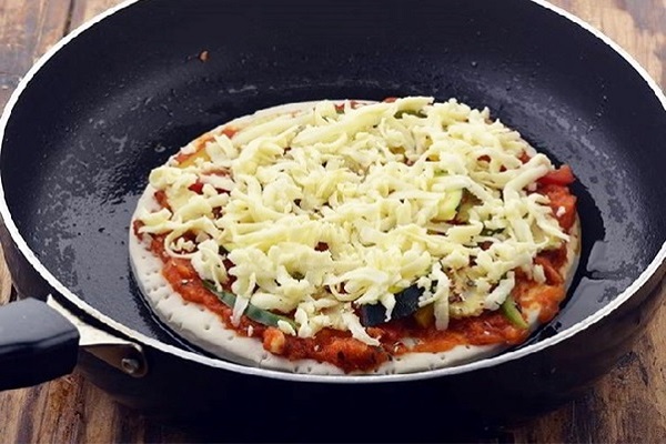 nướng bánh pizza bằng chảo