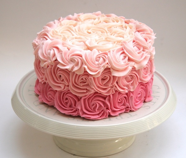 Trang trí bánh kem sinh nhật bằng kỹ thuật bắt hoa hồng xoay