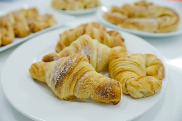 Học ngay cách làm bánh Croissant phô mai thơm lừng, hấp dẫn