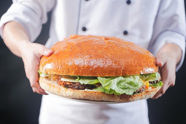 bánh hamburger khổng lồ 