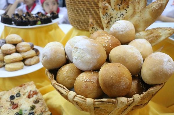 bánh mì đa dạng hình dạng và hương vị 