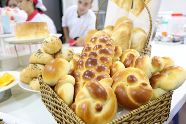 Gluten thường được sử dụng trong sản xuất bánh mì 