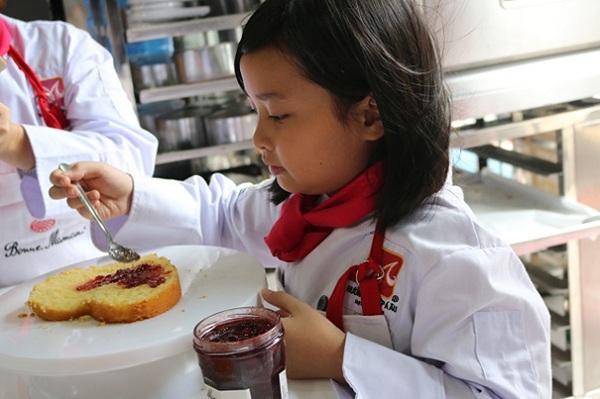Dạy trẻ học cách yêu thương qua các lớp học làm bánh
