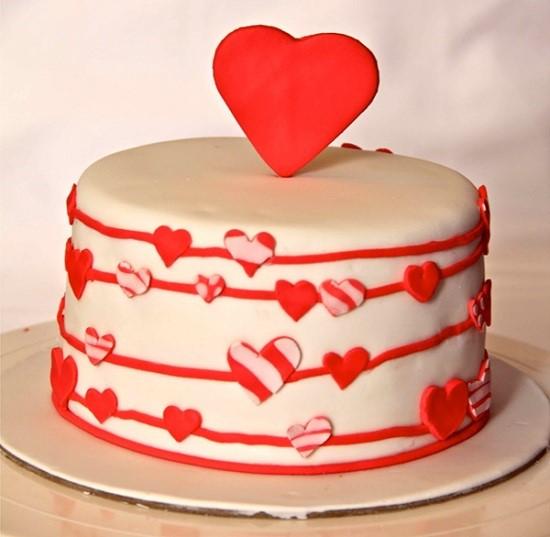 mẫu trang trí bánh kem valentine trái tim ấn tượng