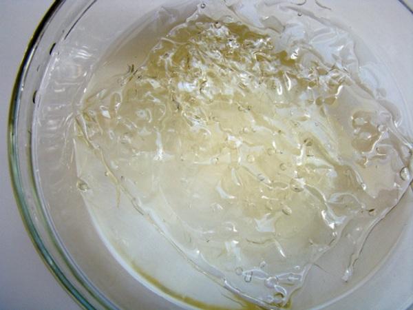 Ngâm lá gelatin khoảng 15 phút 