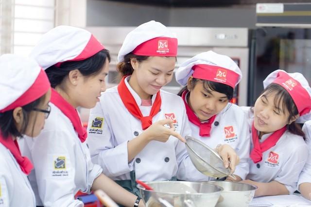 Nghề làm bánh – nghề mới thu hút giới trẻ