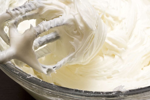 Sử dụng whipping cream và topping cream