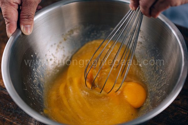 đánh trứng với đường