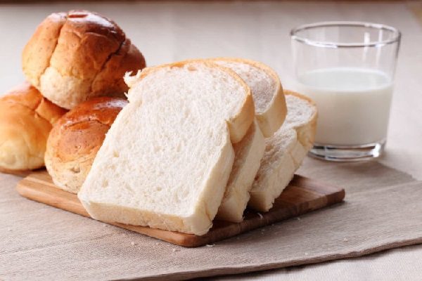 bánh mì trắng cho bữa sáng