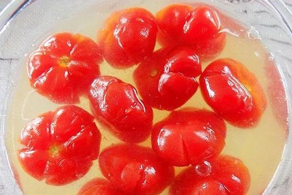 ngâm cà chua trong nước vôi