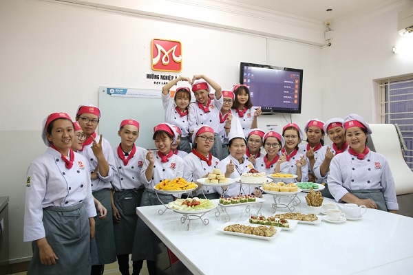 học viên lớp Bếp Trưởng Bếp Bánh