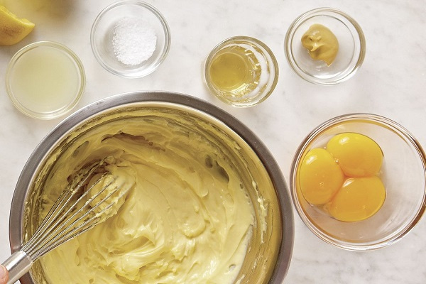 cách làm xốt dầu trứng đơn giản